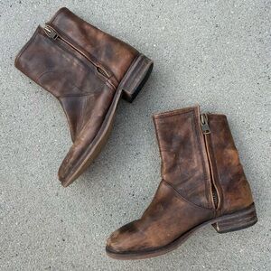 Hinge Sheldon Brown Leather Boots